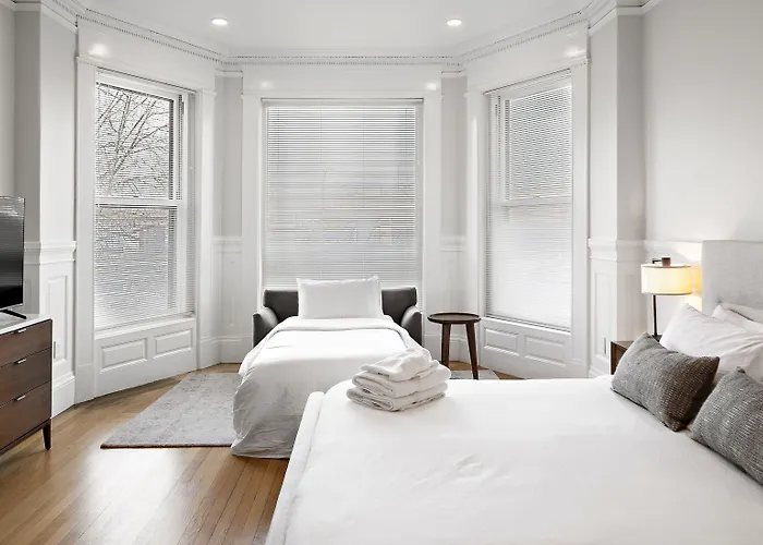 The Gryphon House Bed & Breakfast Boston