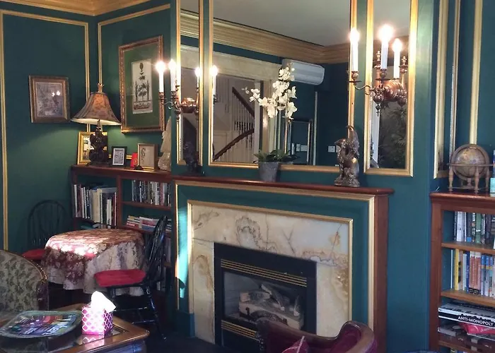 The Gryphon House Bed & Breakfast Boston